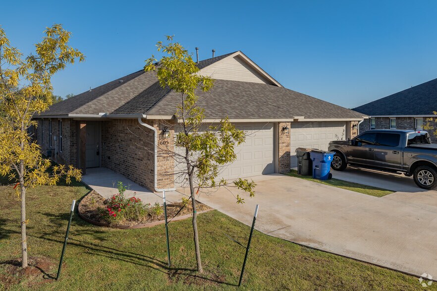 646 Marlin Ct, Chickasha, OK à vendre - Photo du bâtiment - Image 2 de 11