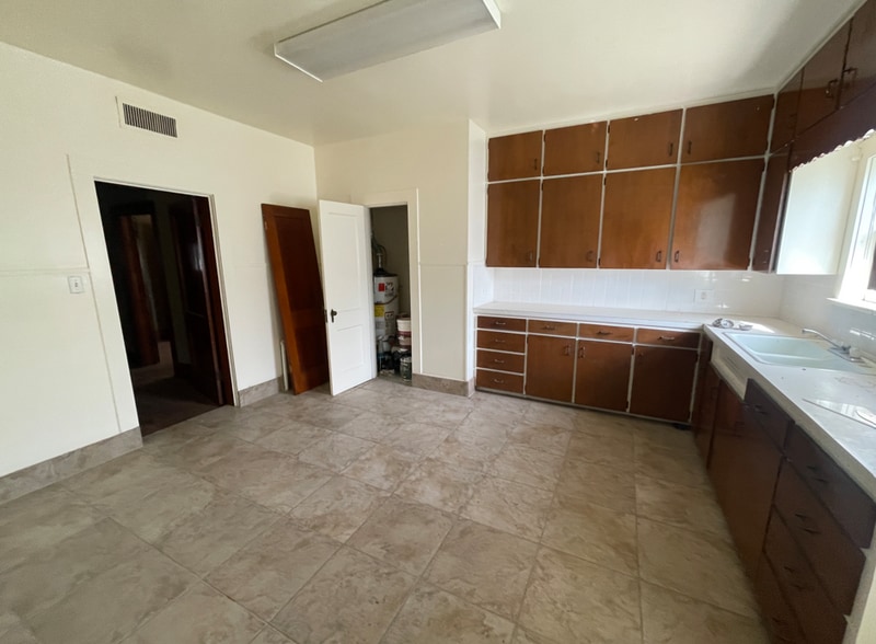 106 W Josephine Ave, Weatherford, TX for lease - Interior Photo - Image 3 of 5