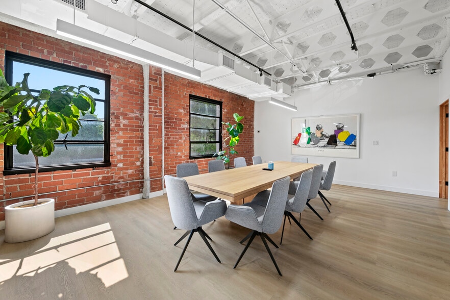 139-147 S Beverly Dr, Beverly Hills, CA for lease - Interior Photo - Image 3 of 12