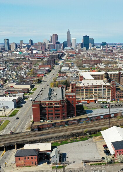 3615 Superior Ave, Cleveland, OH à louer - Photo du bâtiment - Image 2 de 3