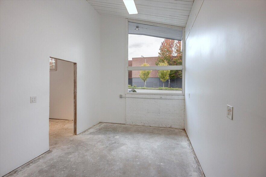 13045 Lake City Way NE, Seattle, WA à vendre - Photo du bâtiment - Image 3 de 11