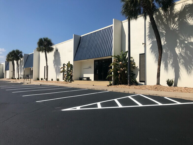 6000-6030 Bowdendale Ave, Jacksonville, FL à louer - Photo du bâtiment - Image 2 de 10