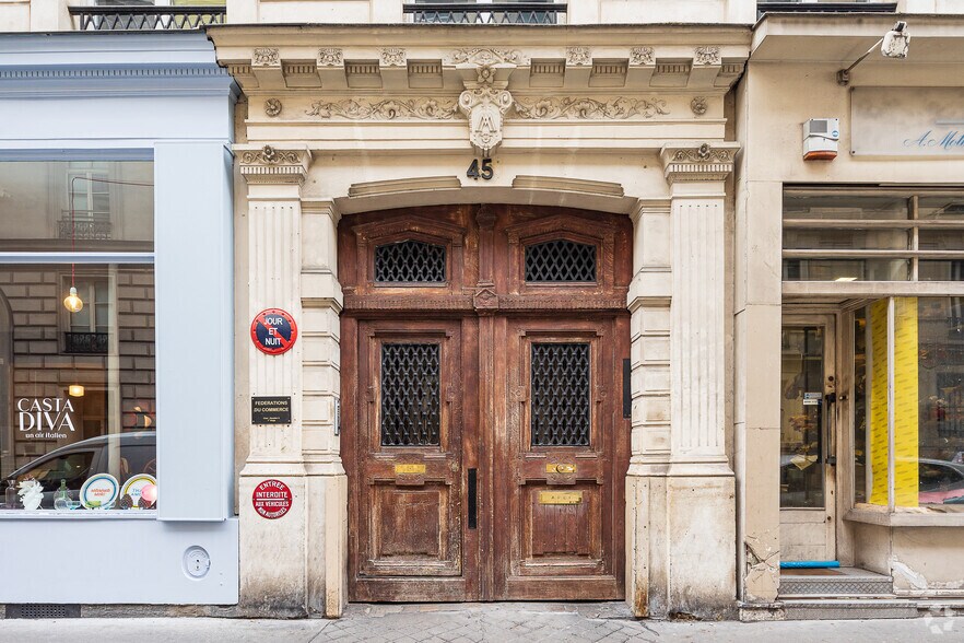 45 Rue Des Petites Ecuries, Paris à louer - Photo du bâtiment - Image 2 de 8