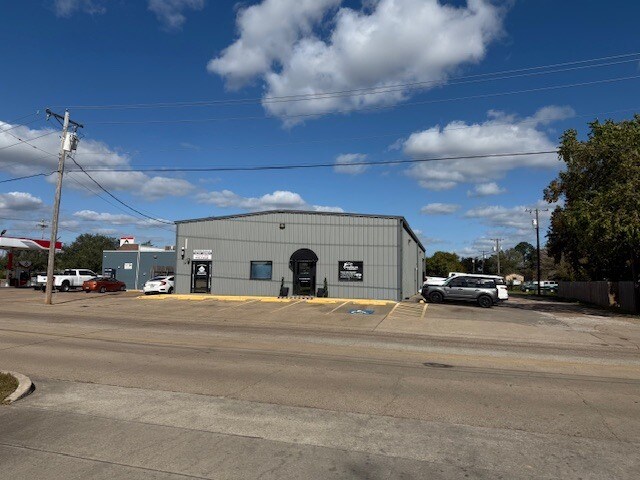 105 E Wilkins St, Angleton, TX for sale Building Photo- Image 1 of 11