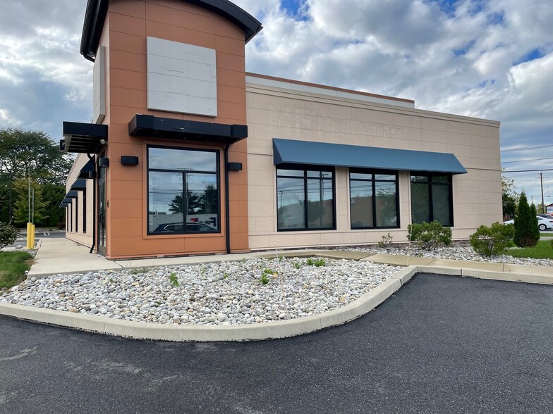 30 S West End Blvd, Quakertown, PA for sale - Building Photo - Image 1 of 1