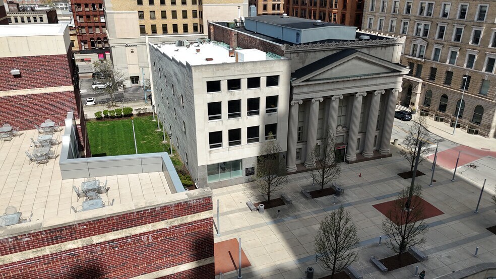 241 N Superior St, Toledo, OH à louer - Photo du bâtiment - Image 3 de 8