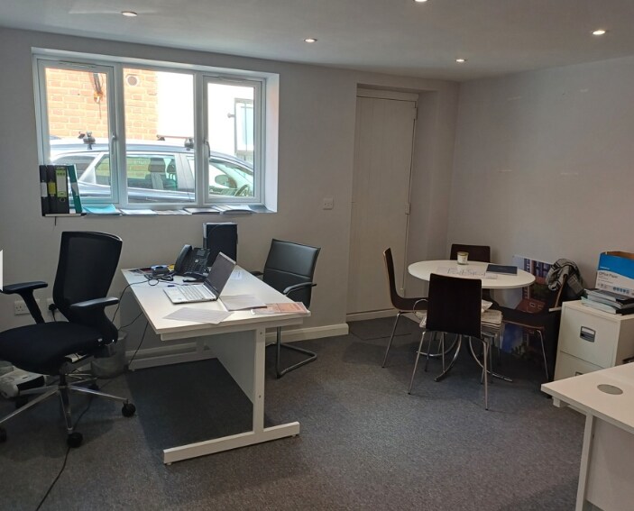 35 Church St, Enfield à louer - Photo intérieure - Image 2 de 4