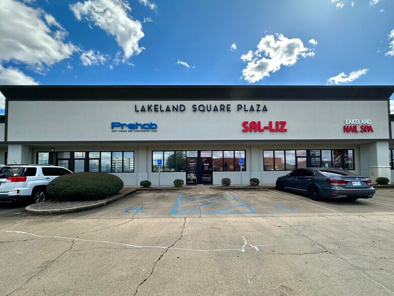 1000 Lakeland Sq, Flowood, MS à louer - Photo du bâtiment - Image 2 de 15
