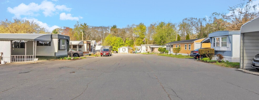 1237 Central St, Leominster, MA for sale - Building Photo - Image 3 of 11