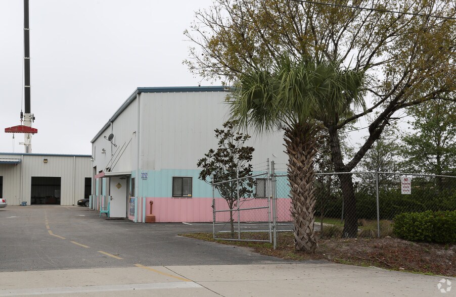 3252 Palm Ave, Fort Myers, FL for lease - Primary Photo - Image 1 of 8