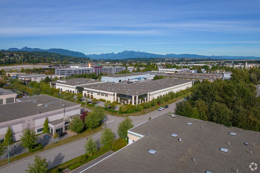 49 Schooner St, Coquitlam, BC à louer - Photo du bâtiment - Image 2 de 4