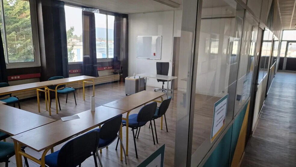 Bureau dans Meaux à louer - Photo du bâtiment - Image 1 de 9