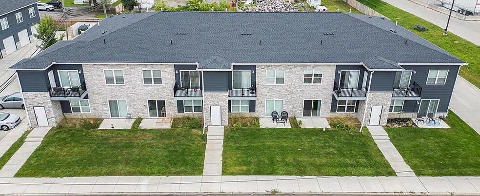 1241 E Woodward Heights Blvd, Hazel Park, MI for sale - Building Photo - Image 1 of 11