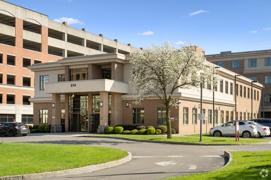 214 Alexander St, Rochester, NY for lease - Primary Photo - Image 1 of 6