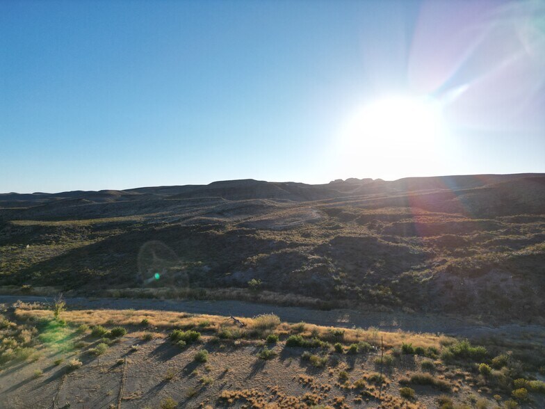 1800 Cibolo Creek Dr, Shafter, TX à vendre - Photo du bâtiment - Image 3 de 148