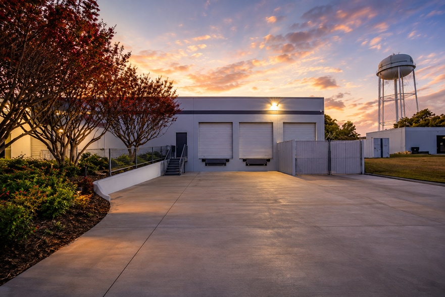 2320 Michigan Ct, Arlington, TX for lease - Building Photo - Image 3 of 5