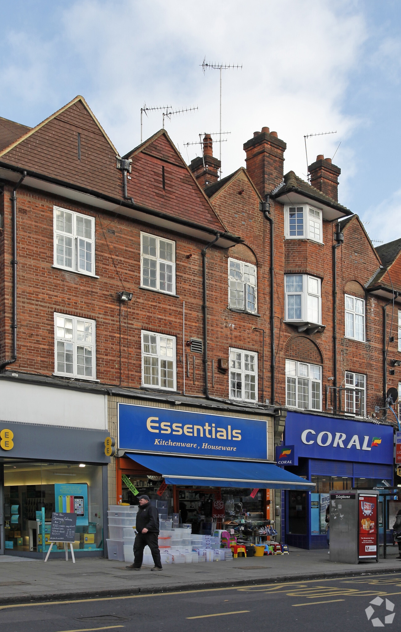 30 Golders Green Rd, London for lease Primary Photo- Image 1 of 4