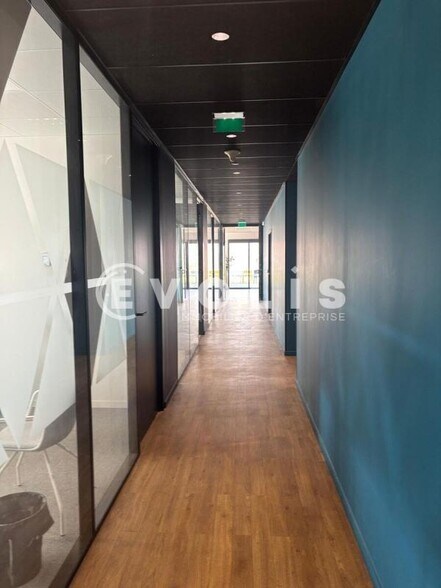Flex in Jonage for lease - Building Photo - Image 3 of 14