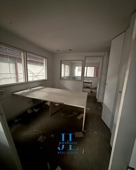 Flex in Mérignac for lease - Interior Photo - Image 2 of 10
