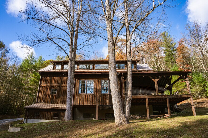 111 Fiddlehead Ln, Zirconia, NC à vendre - Photo du bâtiment - Image 2 de 27