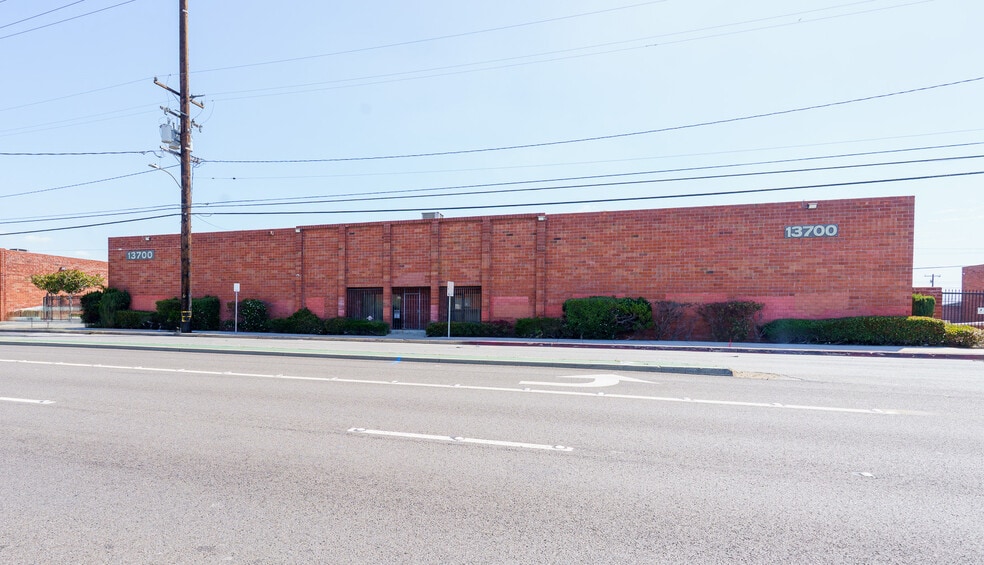 13700 Crenshaw Blvd, Gardena, CA for sale - Building Photo - Image 1 of 16
