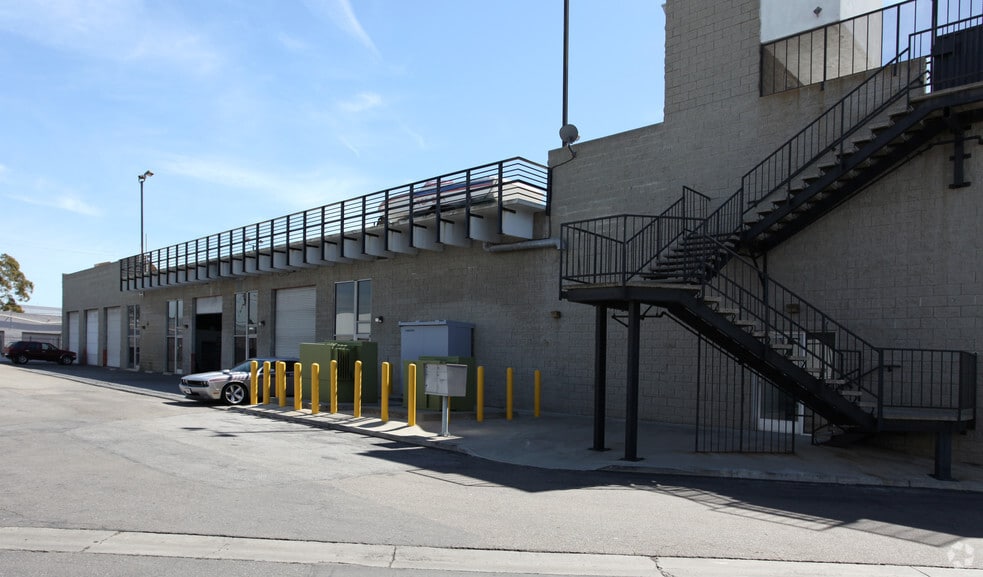 22932 Lockness Ave, Torrance, CA for lease - Building Photo - Image 2 of 11