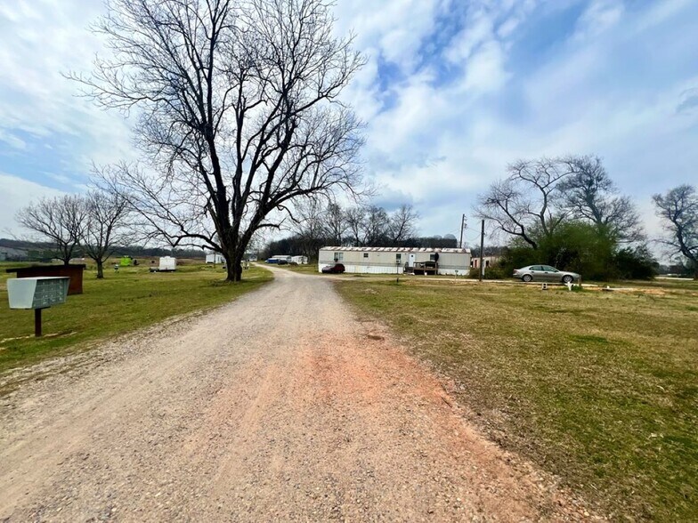 51 Lakewater Dr, Tallassee, AL à vendre - Photo du bâtiment - Image 3 de 6