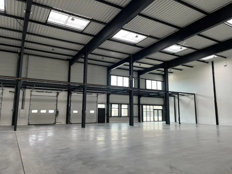 Office in Saint-Priest for lease - Building Photo - Image 3 of 6