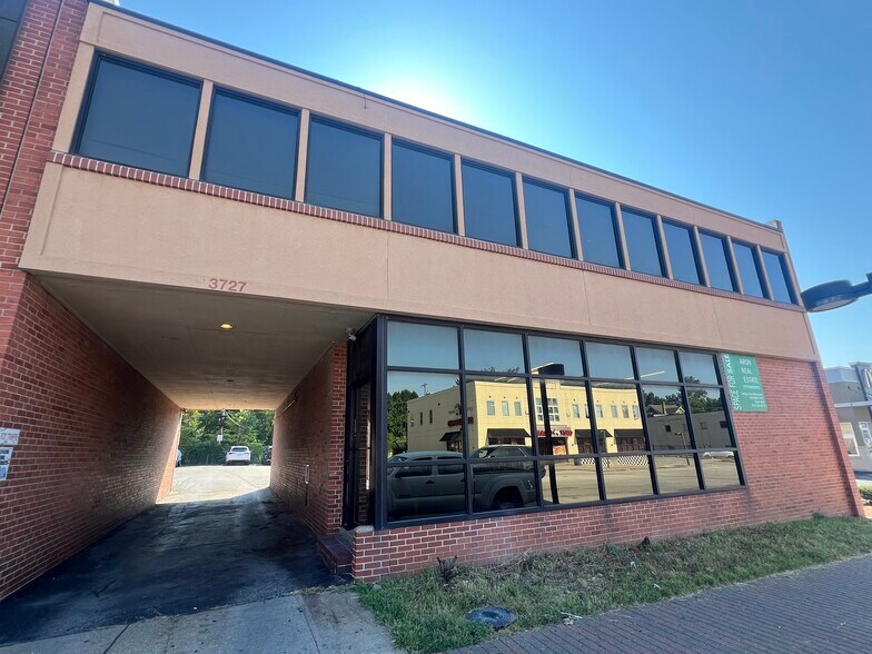 3727 Broadway St, Kansas City, MO à louer - Photo du bâtiment - Image 1 de 10