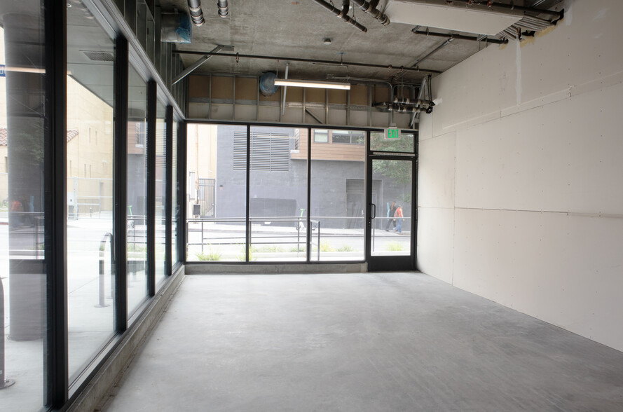 6762 Hawthorn Ave, Los Angeles, CA for lease - Interior Photo - Image 2 of 7