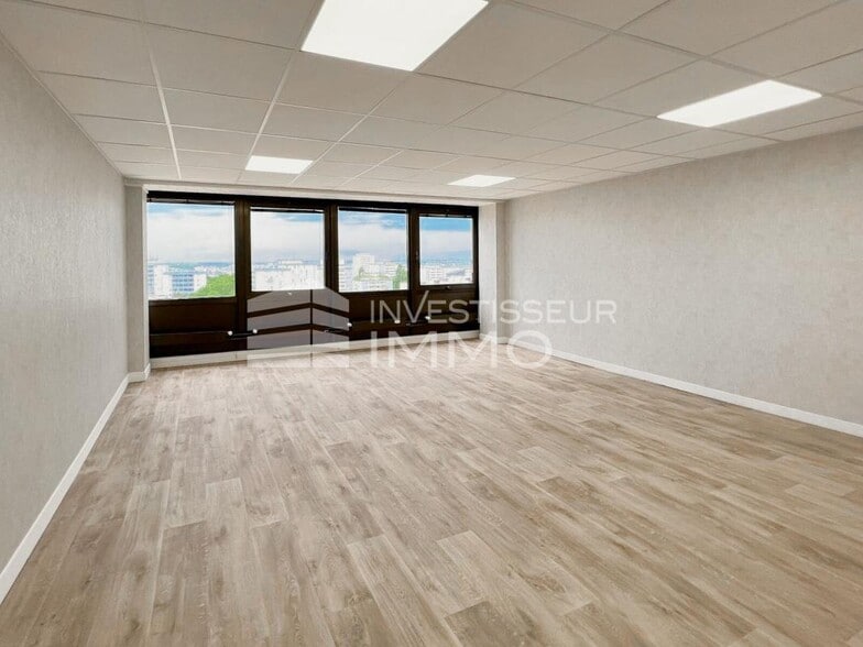 Office in Boissy Saint Leger for lease - Building Photo - Image 2 of 7