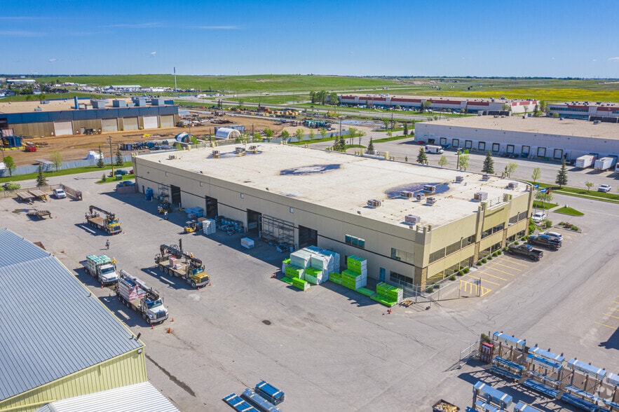 4949 51 St SE, Calgary, AB for lease - Building Photo - Image 2 of 3