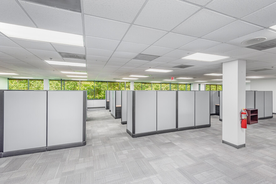 7751 Belfort Pky, Jacksonville, FL for lease - Interior Photo - Image 3 of 14