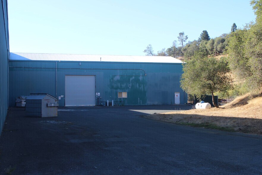 9196 Ridge Rd, Newcastle, CA à louer - Photo du bâtiment - Image 2 de 6