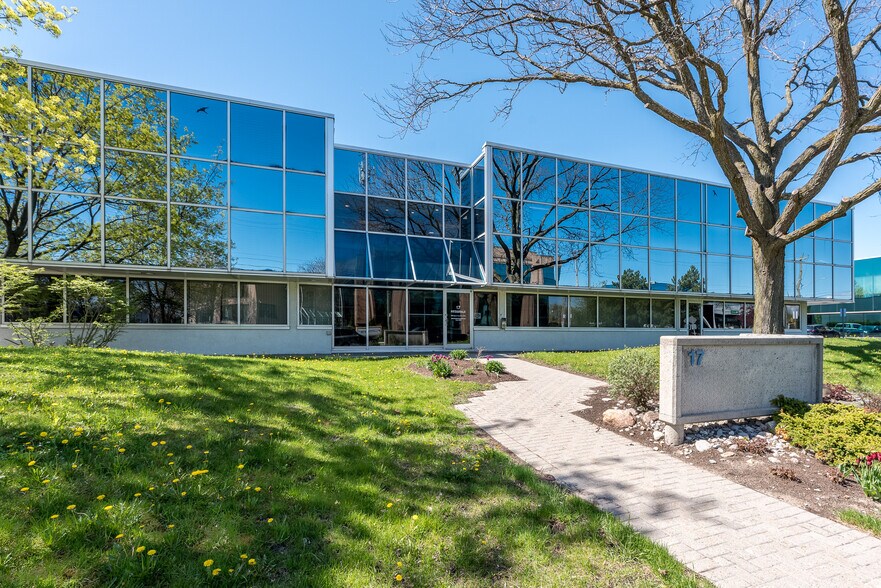 17 Fitzgerald Rd, Ottawa, ON à vendre - Photo du bâtiment - Image 1 de 1