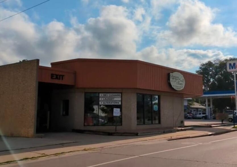 1817 Jackson St, La Crosse, WI for sale - Building Photo - Image 2 of 2