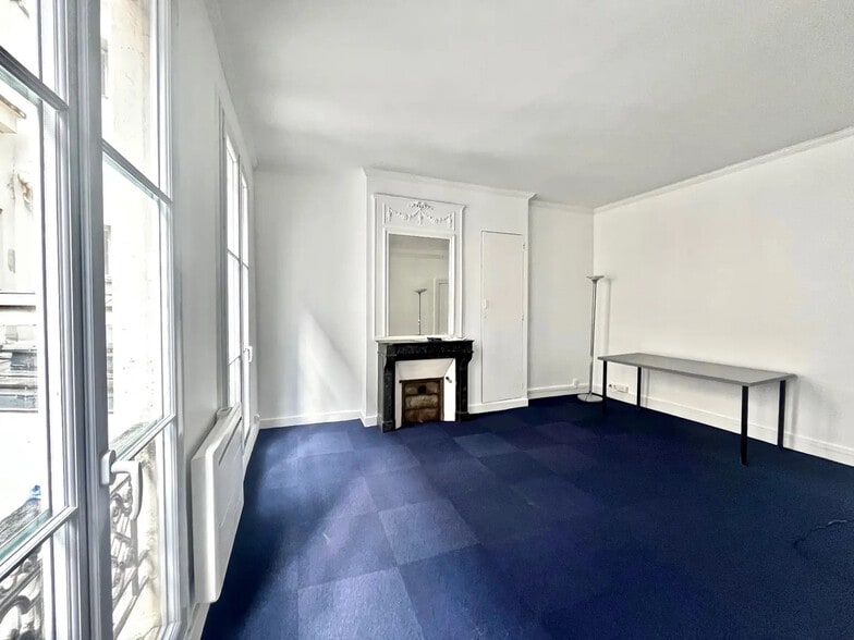 Office in Paris for lease - Interior Photo - Image 1 of 12