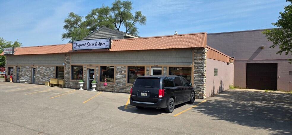 6105-6111 W Grand River Rd, Brighton, MI à vendre - Photo du bâtiment - Image 2 de 3
