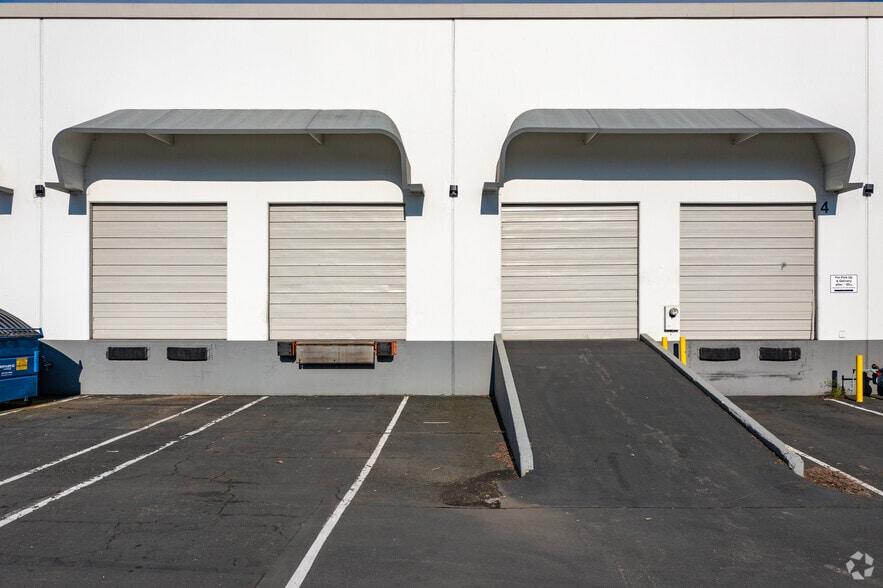 3205-3223 NW Guam St, Portland, OR for lease - Building Photo - Image 3 of 5