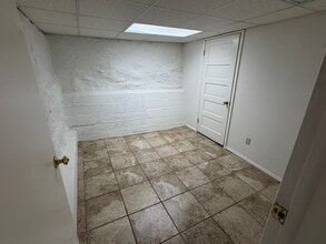 571 High St, Worthington, OH for lease Interior Photo- Image 2 of 5