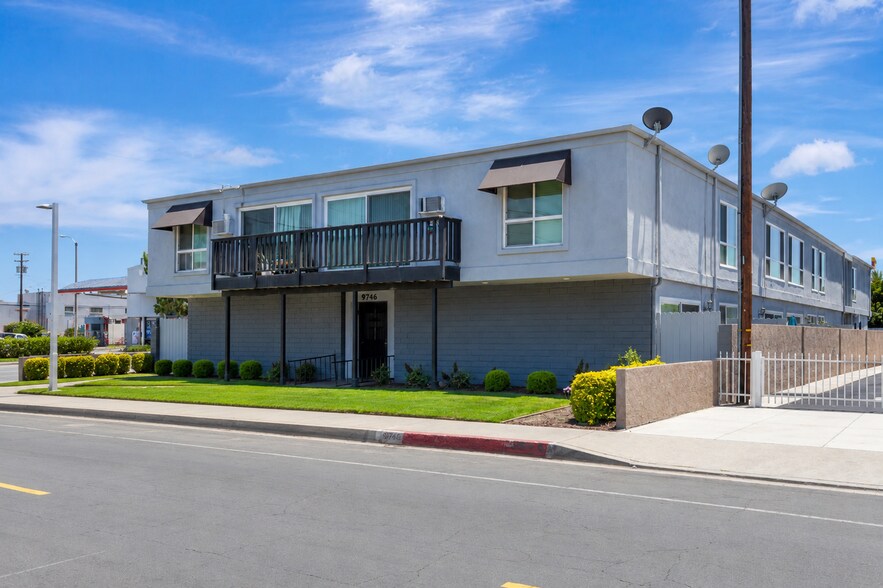 9746 Park St, Bellflower, CA à vendre - Photo du bâtiment - Image 1 de 9