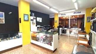 Plus de détails pour Multi-résidentiel à vendre