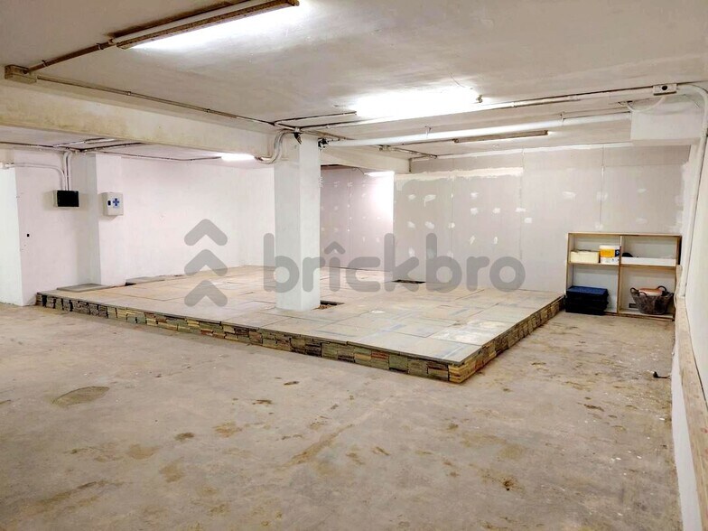 Immeuble residentiel dans Esplugues de Llobregat, Barcelona à vendre - Photo du bâtiment - Image 3 de 4