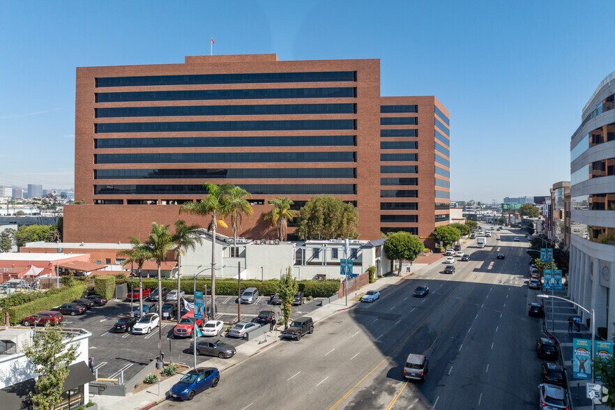 11845 W Olympic Blvd, Los Angeles, CA à louer - Photo du bâtiment - Image 3 de 32