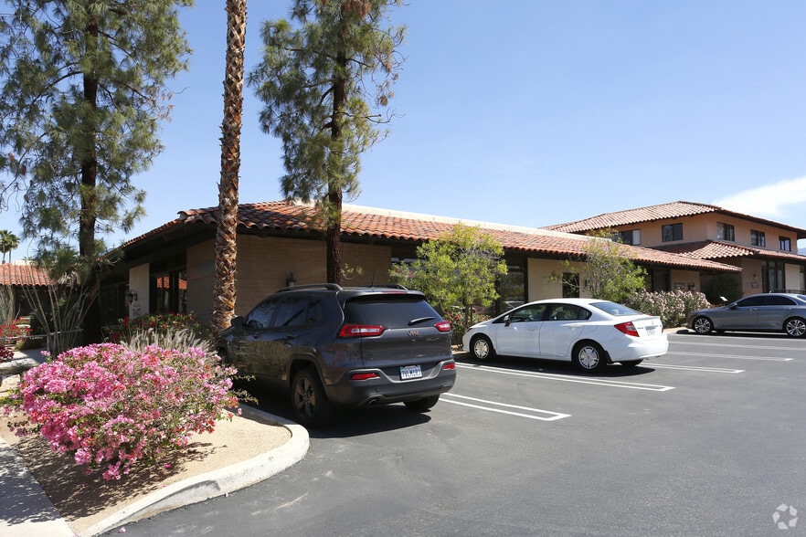 74075 El Paseo Dr, Palm Desert, CA à vendre - Photo du bâtiment - Image 2 de 3