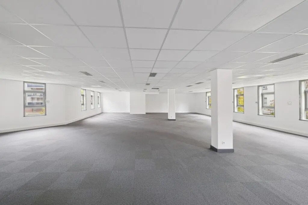 6-8 Rue Eugène Et Armand Peugeot, Rueil-Malmaison for lease Building Photo- Image 1 of 9