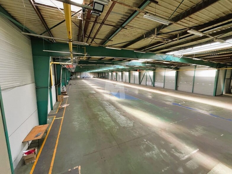 Flex in Moissy-Cramayel for lease - Interior Photo - Image 3 of 4