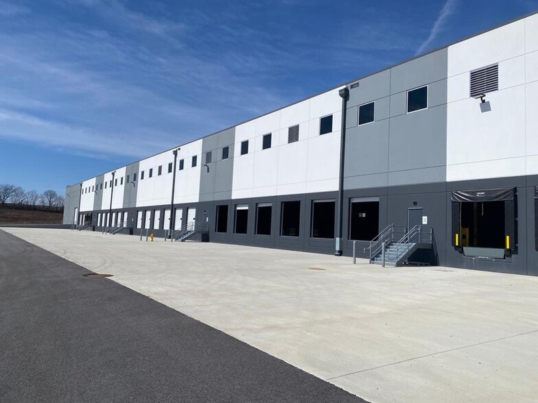 222 Morgan Ln, York, PA à vendre - Photo du bâtiment - Image 1 de 18