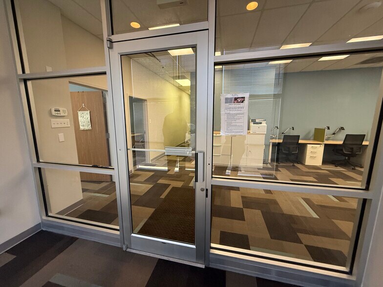 2809 Banksville Rd, Pittsburgh, PA à louer - Hall d’entrée - Image 2 de 18