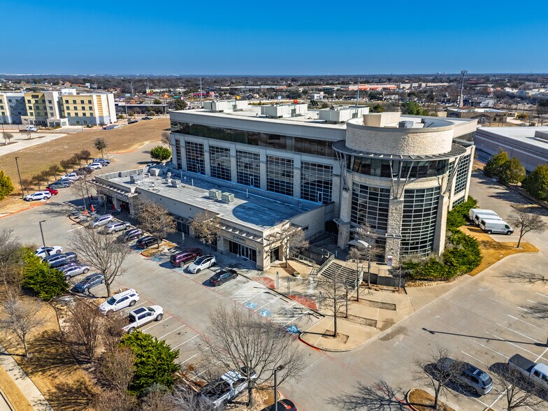 610 Uptown Blvd, Cedar Hill, TX à vendre - Photo du bâtiment - Image 2 de 42